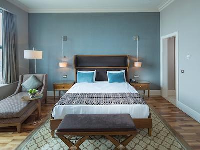 تایتانیک بیزینس کارتال