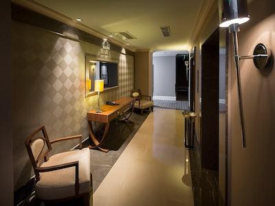 تایتانیک بیزینس کارتال