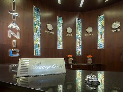 تایتانیک بیزینس کارتال