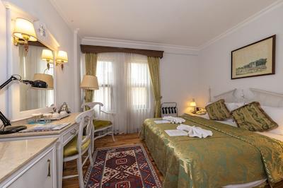 آرنا هتل-اسپشیال کلاس