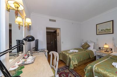 آرنا هتل-اسپشیال کلاس