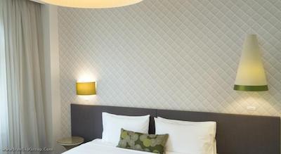 مترو هتل آن پیت