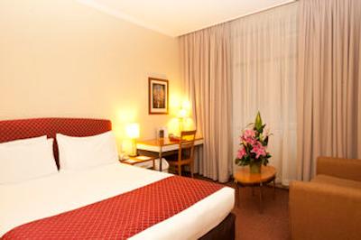 مترو هتل آن پیت