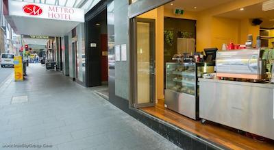 مترو هتل آن پیت