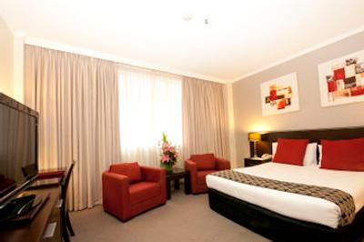 مترو هتل آن پیت