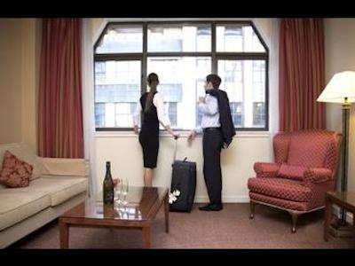 مترو هتل آن پیت