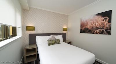 مترو هتل آن پیت