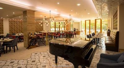 رادیسون بلو هتل ایروان