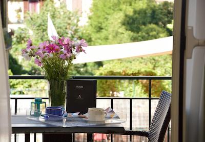 اپوگیا لوید رم