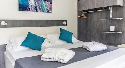 فلمینیو ویلیج