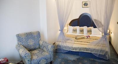 فنیکیا گرند هتل