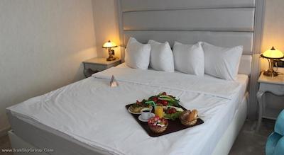 فنیکیا گرند هتل