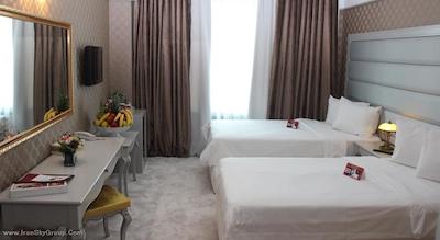 فنیکیا گرند هتل