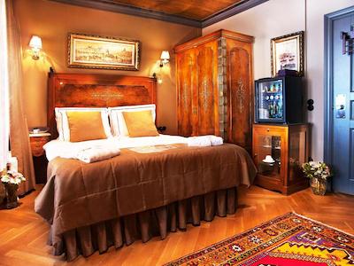 فایک پاشا هتل