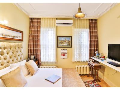 فایک پاشا هتل