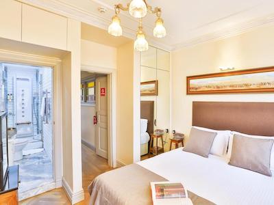 فایک پاشا هتل