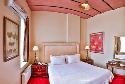 فایک پاشا هتل