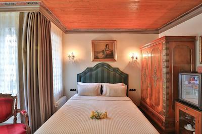 فایک پاشا هتل