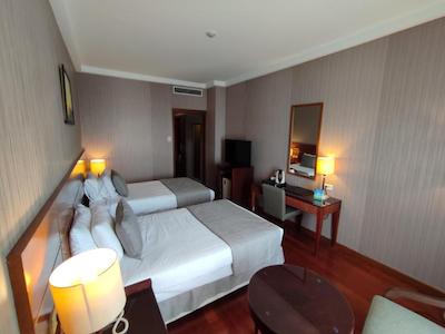 گرین پارک هتل بستانچی