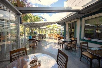 گرین پارک هتل بستانچی