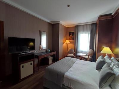 گرین پارک هتل بستانچی