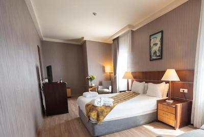 گرین پارک هتل بستانچی