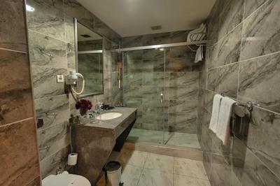 گرین پارک هتل بستانچی