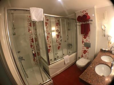 آکگون بیازیت اولد تاون