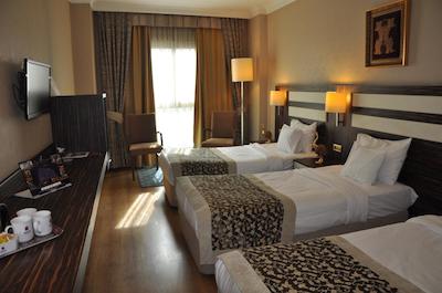 آکگون بیازیت اولد تاون