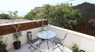 اکلکتیک گست هاوس