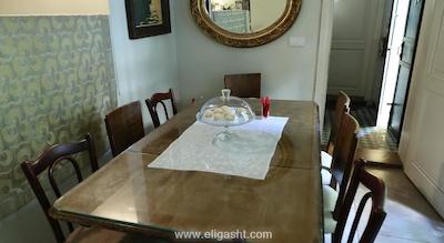 اکلکتیک گست هاوس