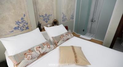 اکلکتیک گست هاوس