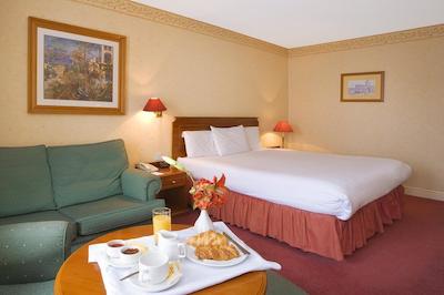 ملدرن هتل پیرس سطریت