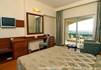 املیا بیچ رسرت اند اسپا