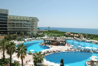 املیا بیچ رسرت اند اسپا