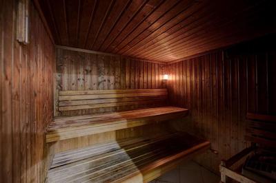 هوارد جانسون پلازا بای ویدهام