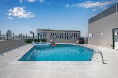 هوارد جانسون پلازا بای ویدهام