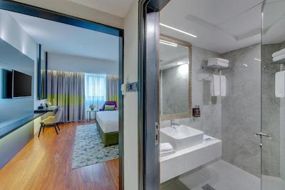 هوارد جانسون پلازا بای ویدهام