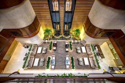 هوارد جانسون پلازا بای ویدهام