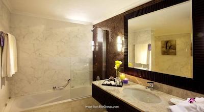 کارلتون تاور هتل