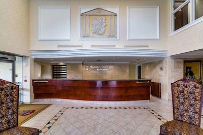 مونته کارلو این تورنتو مارخام سوئیتس