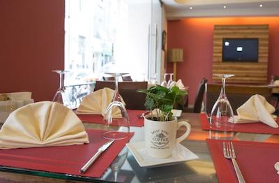 آرت دکو اچ‌ تی دیزاین سوئیت