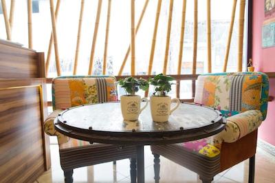 آرت دکو اچ‌ تی دیزاین سوئیت