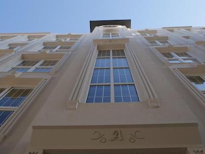 آرت دکو اچ‌ تی دیزاین سوئیت