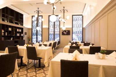 آرت دکو اچ‌ تی دیزاین سوئیت