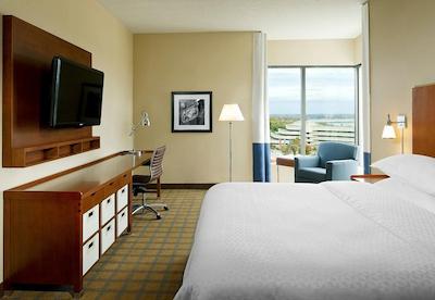 فور پوینت بائ‌ شرایتون کنفرانس سنتر گتینیو