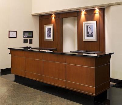 فور پوینت بائ‌ شرایتون کنفرانس سنتر گتینیو