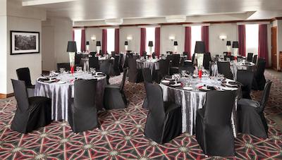 فور پوینت بائ‌ شرایتون کنفرانس سنتر گتینیو