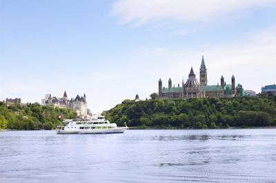 فور پوینت بائ‌ شرایتون کنفرانس سنتر گتینیو