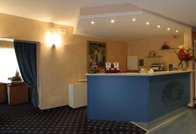 یونیورسیتی